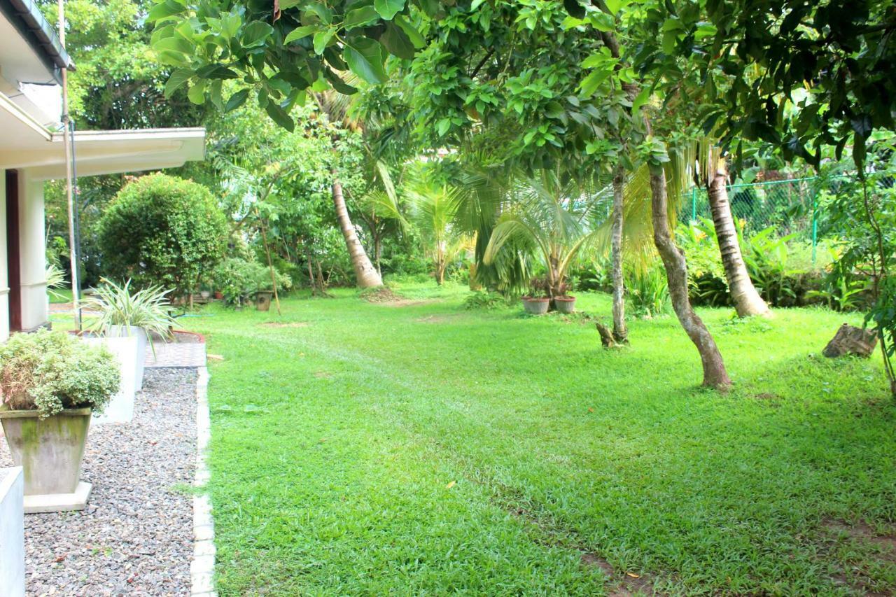 Sawanga Home Stay Велигама Экстерьер фото